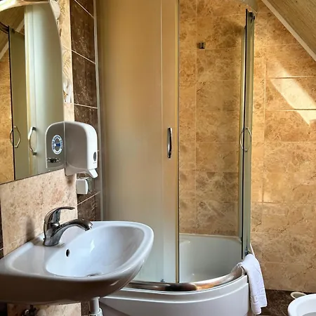 宾馆 будинок художника шипіт